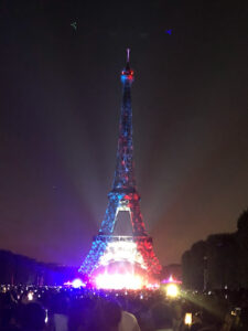 Torre Eiffel e as cores da bandeira