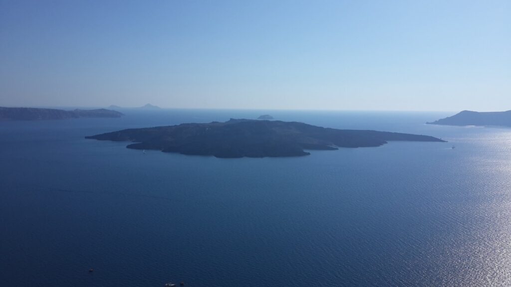 Vulcão de Santorini visto da ilha